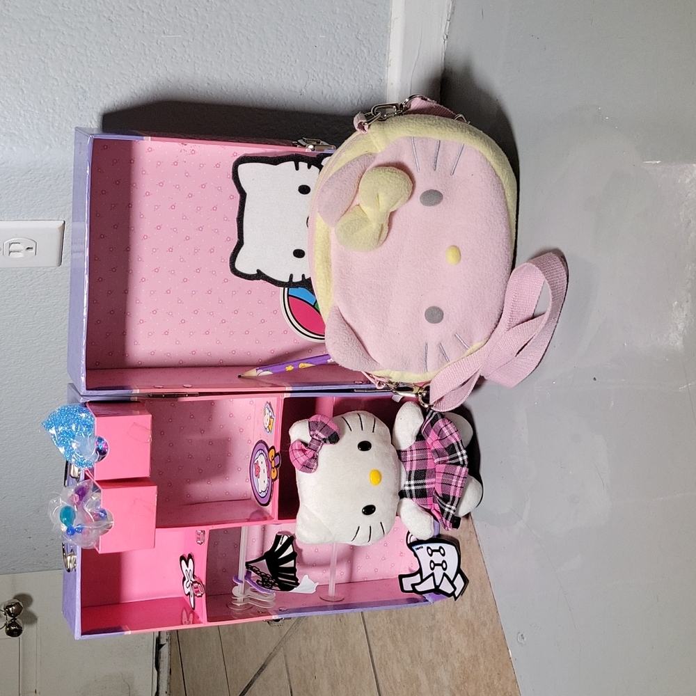 HELLO KITTY Trunk with Plush Purse/Plush Doll/Big Collection of Happy Meal Toys